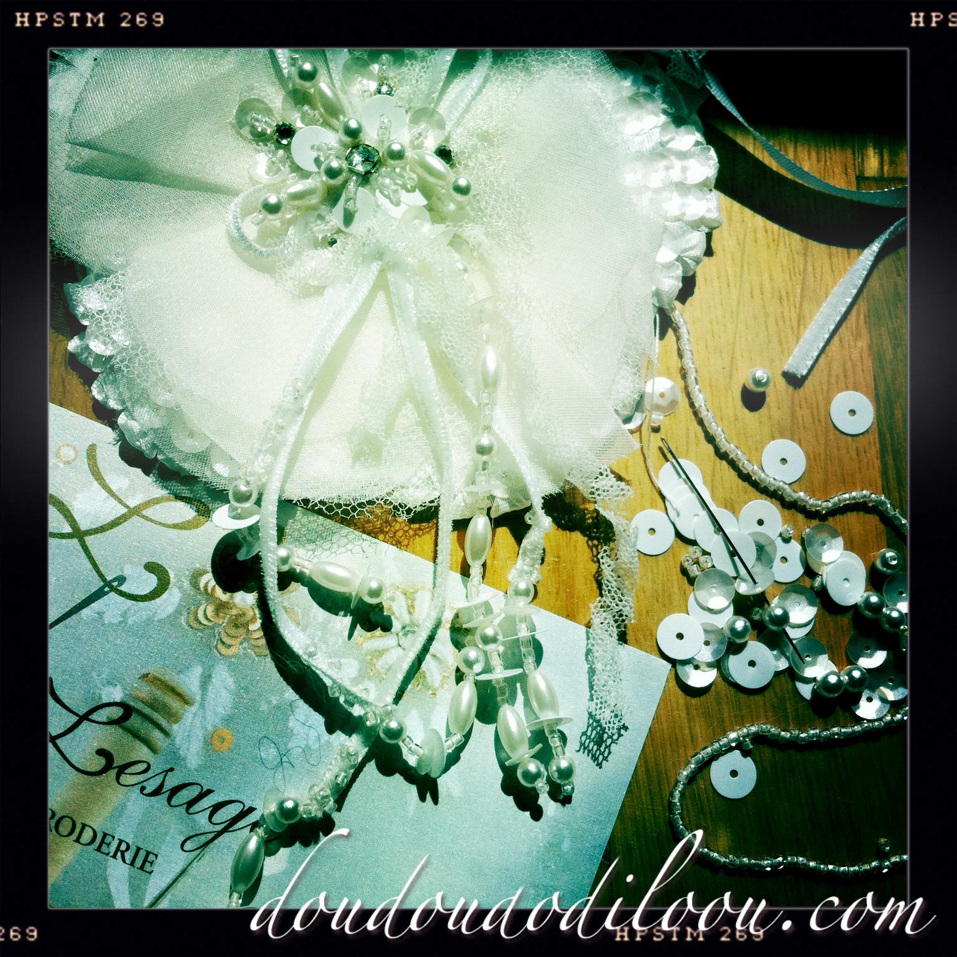 Broche blanche – Atelier Ecole Lesage Paris