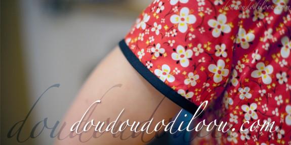 doudoudodiloou_falbala_robeB_fleurs_rouges_detail_manche_biais