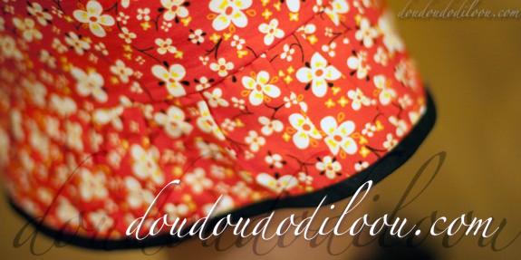 doudoudodiloou_falbala_robeB_fleurs_rouges_detail_volant