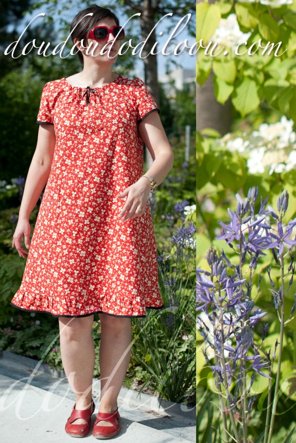 doudoudodiloou_falbala_robeB_fleurs_rouges_face