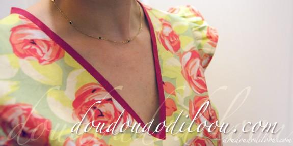 doudoudodiloou_petit_haut_M_fleurs_amyButtler_detail_encolure