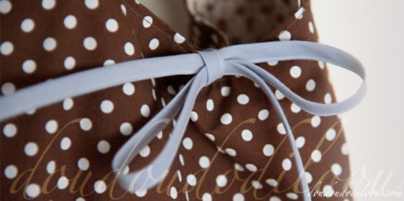 doudoudodiloou_sac_et_pochette_besace_reversible_toute_ronde_detail