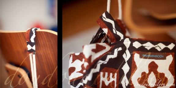 doudoudodiloou_sac_et_pochette_besace_reversible_toute_ronde_detail-polynesien