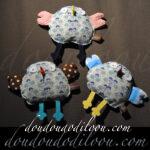 Trois petits poussins coquins, tout doux, en liberty.