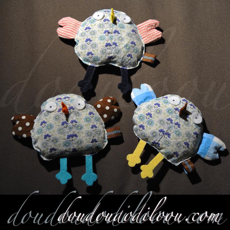 Trois petits poussins coquins, tout doux, en liberty.