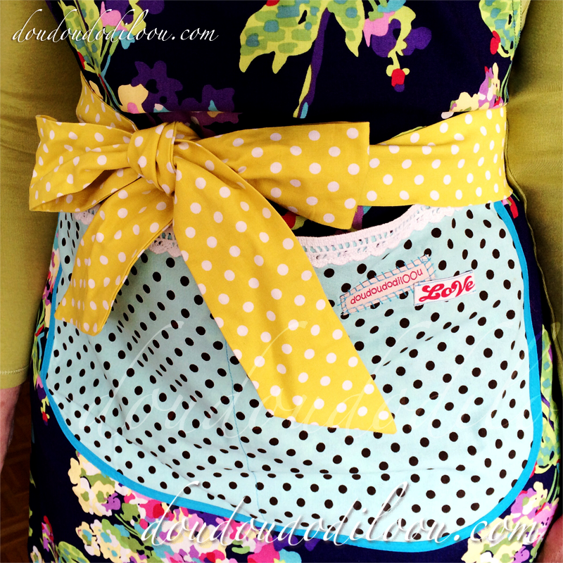 Tablier rétro fleuri