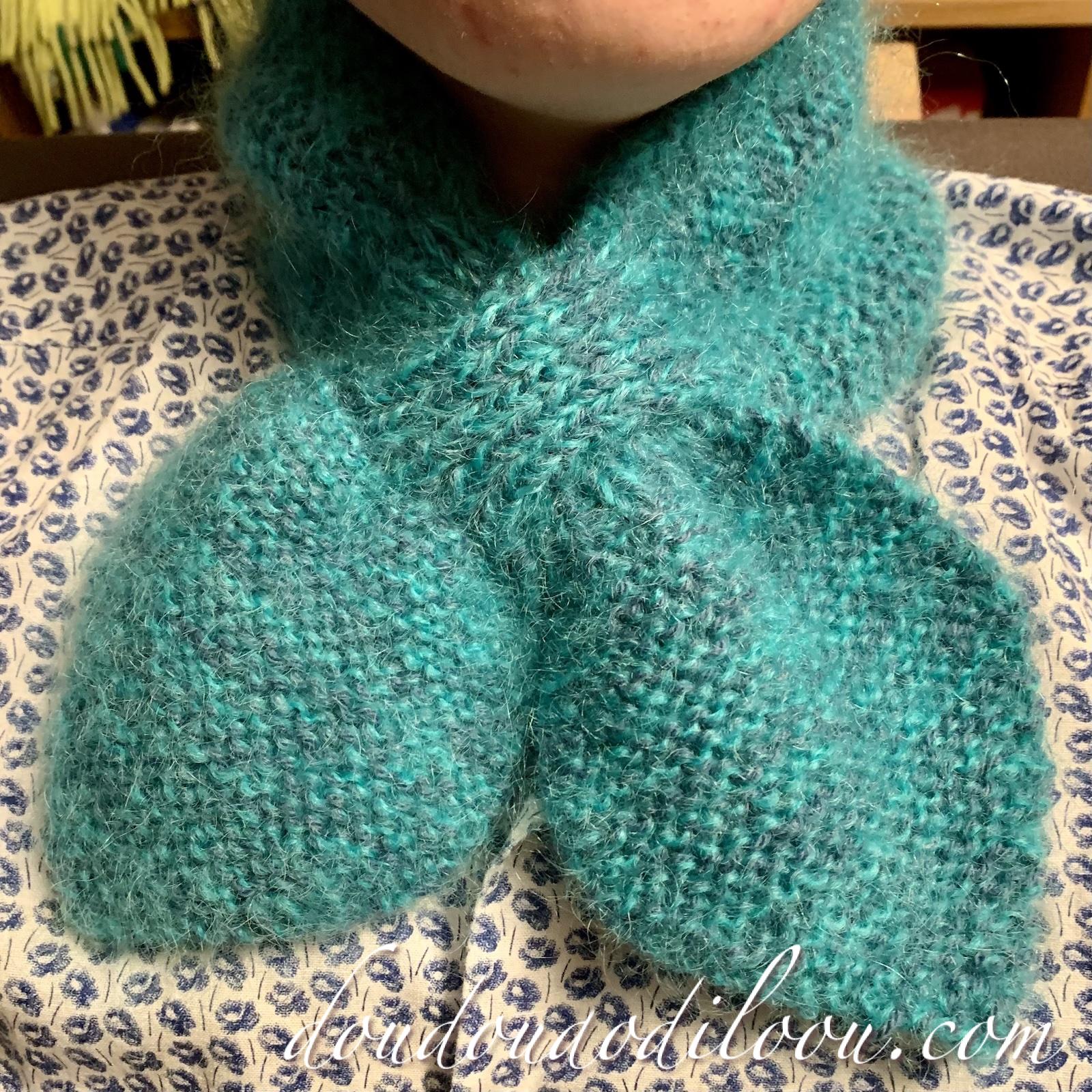 Echarpe Bow Tie Keyhole Scarf de Beverly Leestma